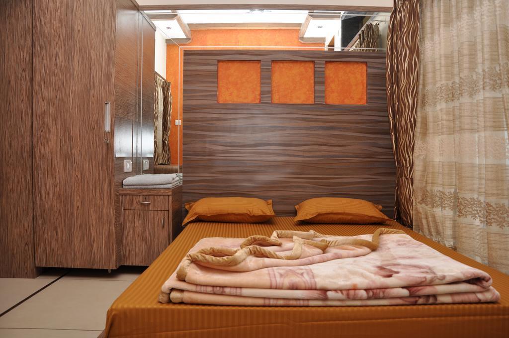 Raval Bunglow Hotel Панчгани Стая снимка